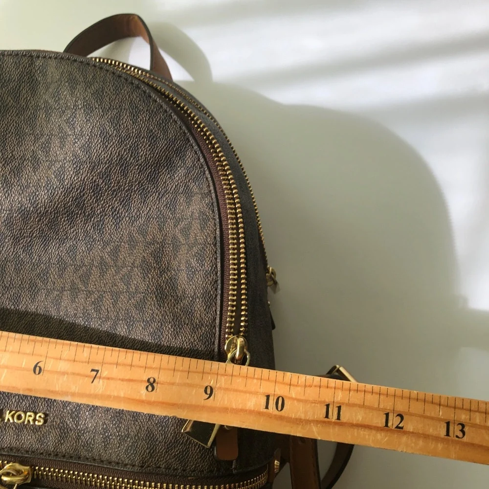 Michael Kors Large Backpack EUC - Picture 7 of 12